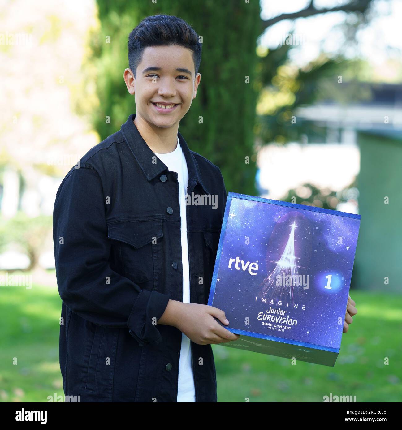 Le chanteur Levi Diaz pose pour les photographes lors de sa présentation en tant que représentant de l'Espagne pour l'Eurovision 2022 aux studios du Prado del Rey sur 18 octobre 2021 à Madrid, en Espagne. (Photo par Oscar Gonzalez/NurPhoto) Banque D'Images