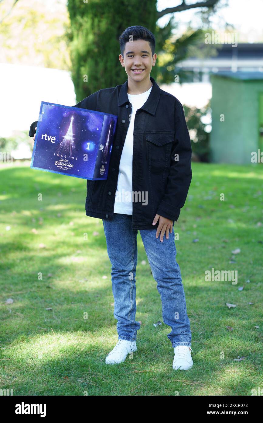 Le chanteur Levi Diaz pose pour les photographes lors de sa présentation en tant que représentant de l'Espagne pour l'Eurovision 2022 aux studios du Prado del Rey sur 18 octobre 2021 à Madrid, en Espagne. (Photo par Oscar Gonzalez/NurPhoto) Banque D'Images