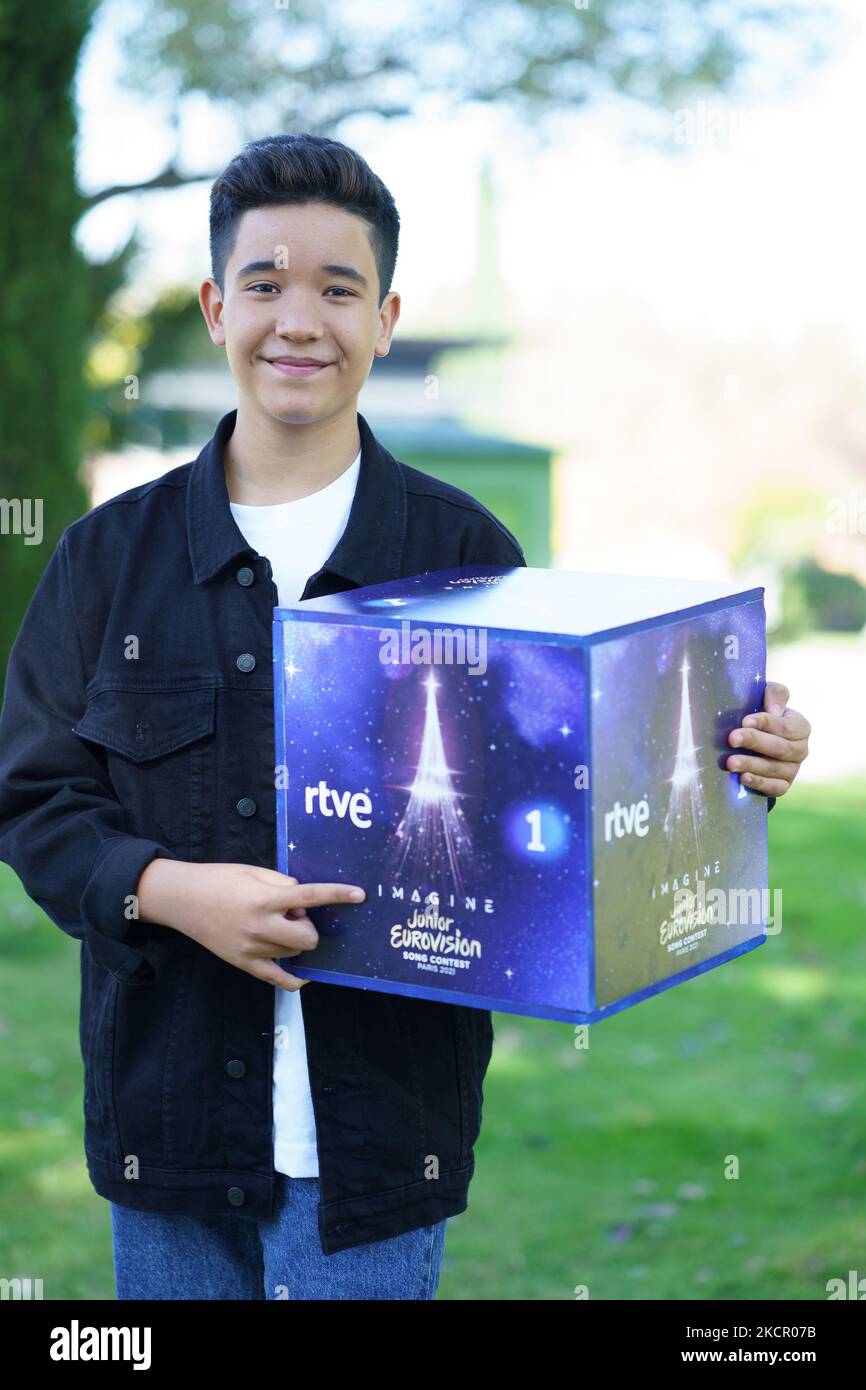 Le chanteur Levi Diaz pose pour les photographes lors de sa présentation en tant que représentant de l'Espagne pour l'Eurovision 2022 aux studios du Prado del Rey sur 18 octobre 2021 à Madrid, en Espagne. (Photo par Oscar Gonzalez/NurPhoto) Banque D'Images
