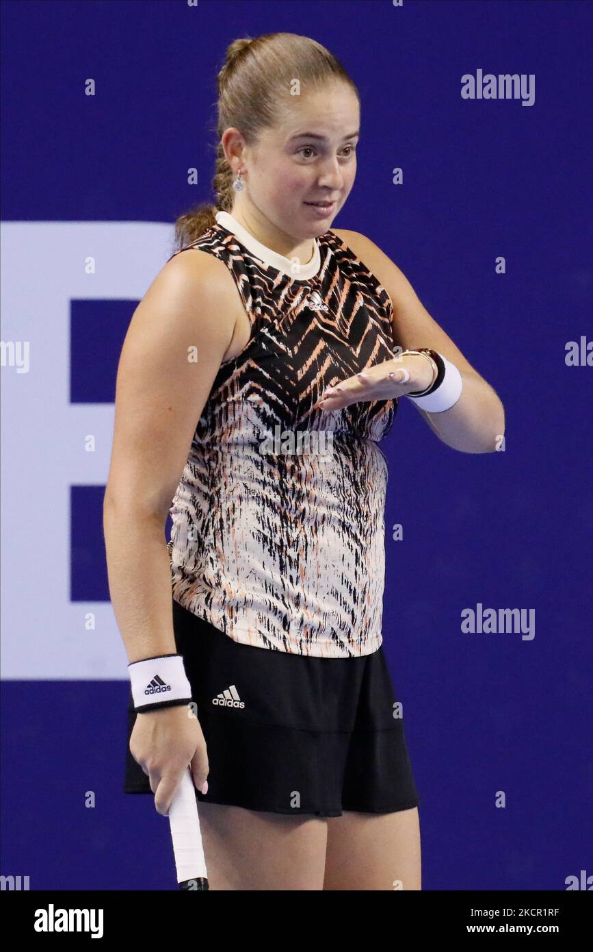 Jelena Ostapenko de Lettonie gestes pendant les singles féminins série de 32 match de tennis de la coupe VTB WTA 500 Tournoi international de tennis 2021 contre Andrea Petkovic d'Allemagne au Palais Luzhniki des Sports sur 19 octobre 2021 à Moscou, Russie. (Photo de Mike Kireev/NurPhoto) Banque D'Images