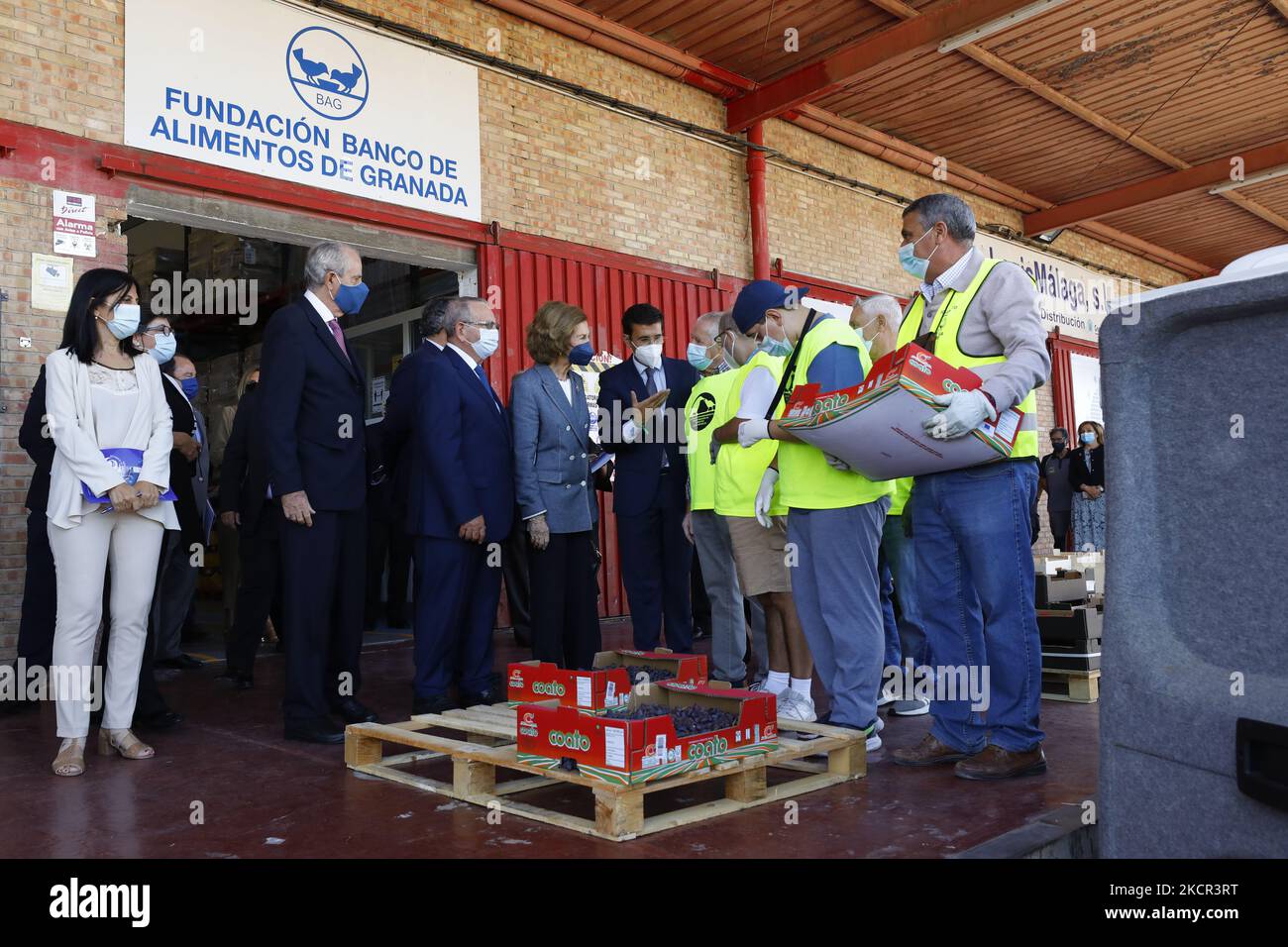 La reine Sofia visite la Banque alimentaire de Grenade sur 20 octobre 2021 à Grenade, en Espagne. (Photo par Álex Cámara/NurPhoto) Banque D'Images