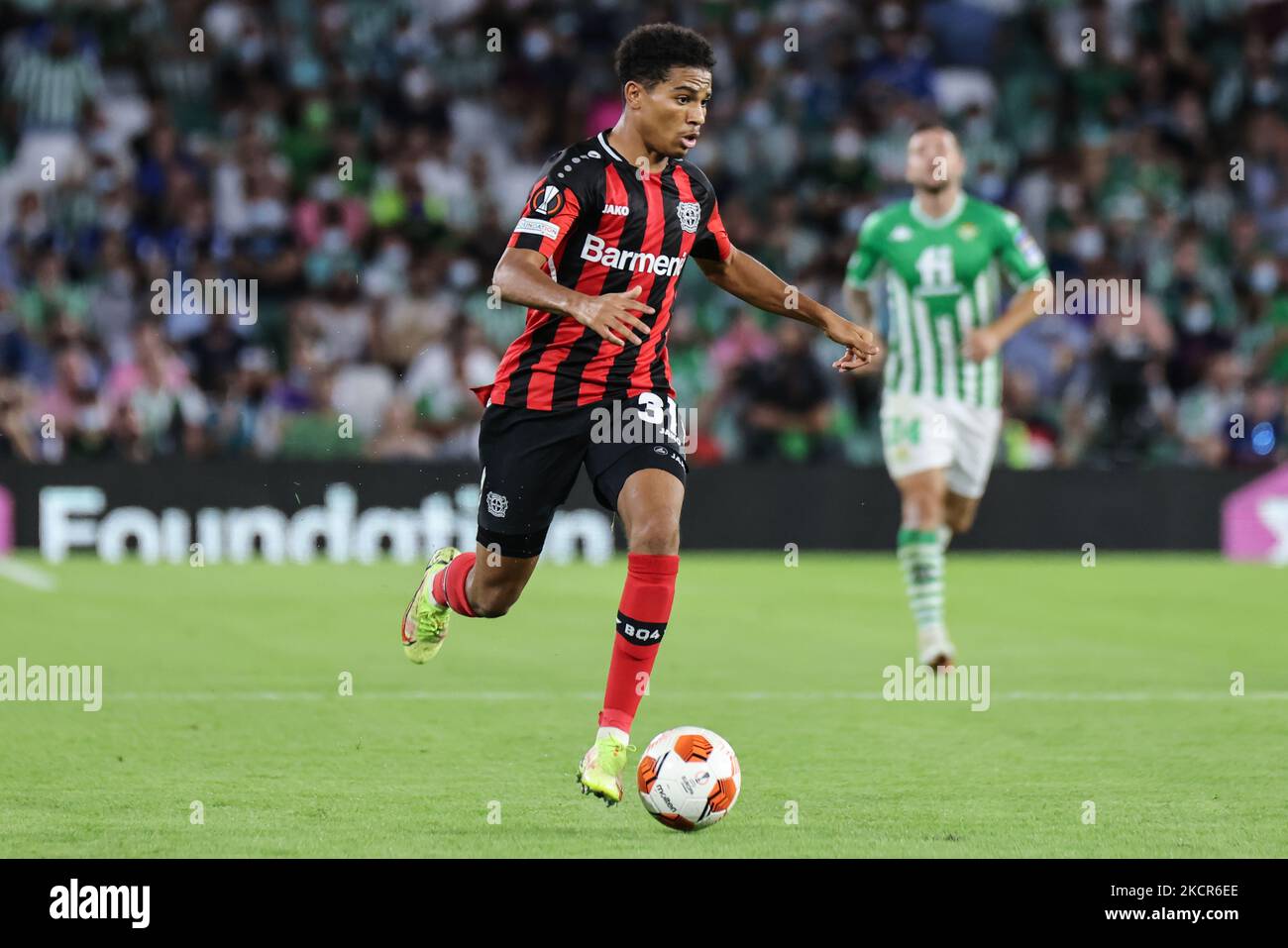 Amine Adli de Bayer 04 Leverkusen lors du match de l'UEFA Europa League Group G entre Real Betis et Bayern Leverkusen au stade Benito Villamarin sur 21 octobre 2021 à Séville, Espagne. (Photo de Jose Luis Contreras/DAX Images/NurPhoto) Banque D'Images