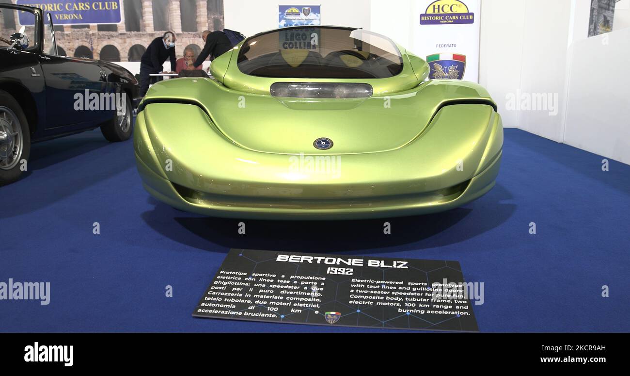 Vue sur le Bertone Blitz 1992 à l’Auto e moto d’Epoca à Padoue, en Italie, sur 22 octobre 2021. -Auto e moto d’Epoca à Padoue est le plus grand marché de voitures de collection et de pièces de rechange en Europe, et a été le plus grand événement international pour les amateurs de moto et pour les fans de la culture plus large liée au domaine automobile pendant des années. (Photo de Manuel Romano/NurPhoto) Banque D'Images