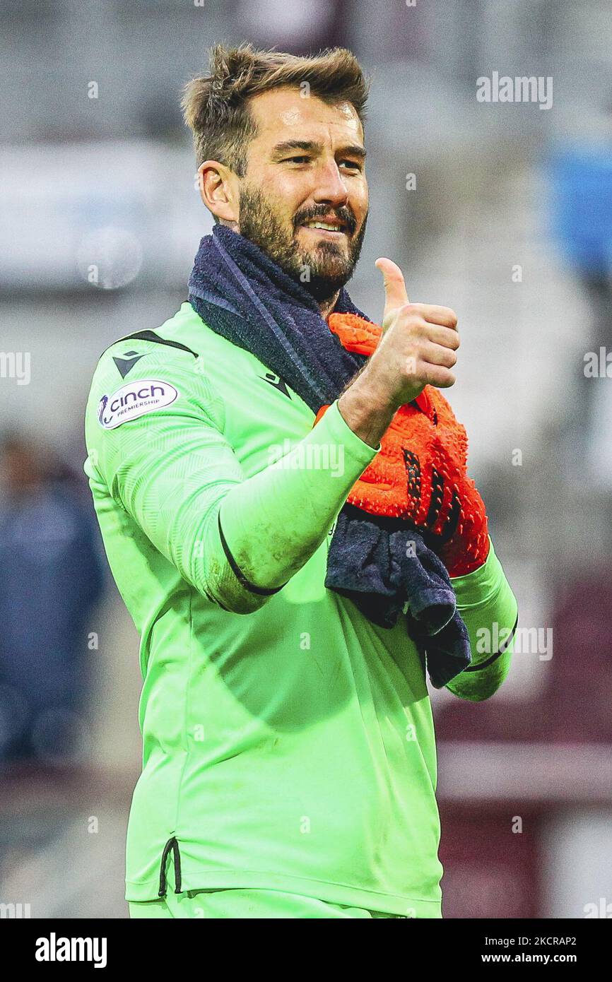 Adam Legzdins de Dundee réagit après le match de la Premier League écossaise entre Hearts et Dundee au parc Tynecastle du 23 octobre 2021 à Édimbourg, en Écosse. (Photo par Ewan Bootman/NurPhoto) Banque D'Images