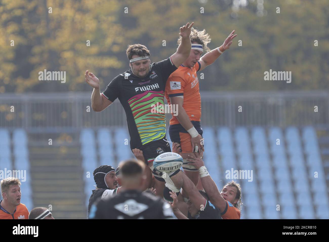 David Sisi (Zebre) et Jamie Ritchie (Édimbourg) se disputent la possession du ballon lors du match de rugby de championnat Zebre Rugby Club vs Édimbourg sur 23 octobre 2021 au stade Sergio Lanfranchise de Parme, Italie (photo de Massimiliano Carnabuci/LiveMedia/Nurabuci) Banque D'Images