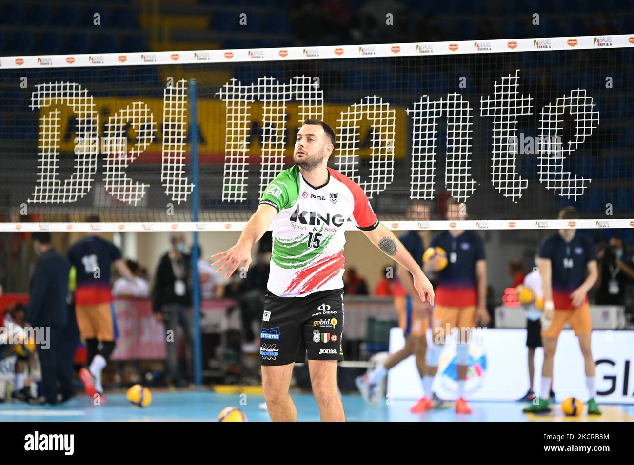 Luciano de Cecco #15 (Cucine Lube Civitanova) pendant le Volleyball Italina Supercup hommes demi-finales - Cucine Lube Civitanova vs Vero Volley Monza sur 23 octobre 2021 au Forum Eurosuole de Civitanova Marche, Italie (photo de Roberto Bartomeoli/LiveMedia/NurPhoto) Banque D'Images