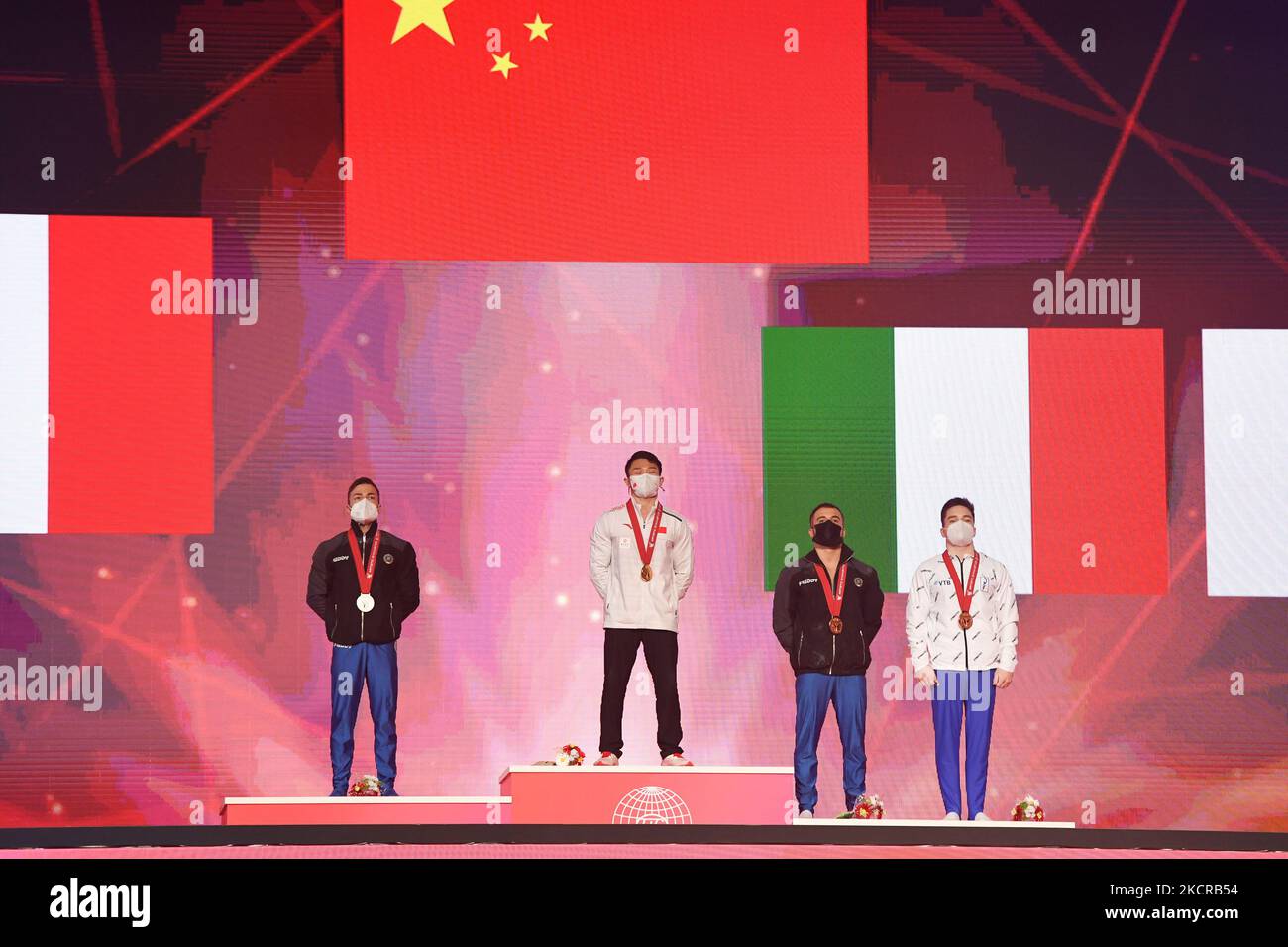 ANNEAUX: OR: LAN Xingyu CHN ARGENT: LODADIO Marco ITA BRONZE: MARESCA Salvatore ITA pendant le Championnat du monde de gymnastique 2021 Gymnastic - finales sur 23 octobre 2021 au Gymnasium général de Kitakyushu à Kitakyushu, Japon (photo de Filippo Tomasi/LiveMedia artistique/NurPhoto) Banque D'Images