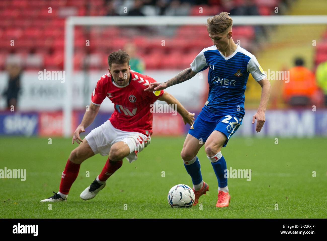 Ethan Galbraith, de Doncaster, contrôle le ballon lors du match Sky Bet League 1 entre Charlton Athletic et Doncaster Rovers à la Valley, Londres, le samedi 30th octobre 2021. (Photo de Federico Maranesi/MI News/NurPhoto) Banque D'Images