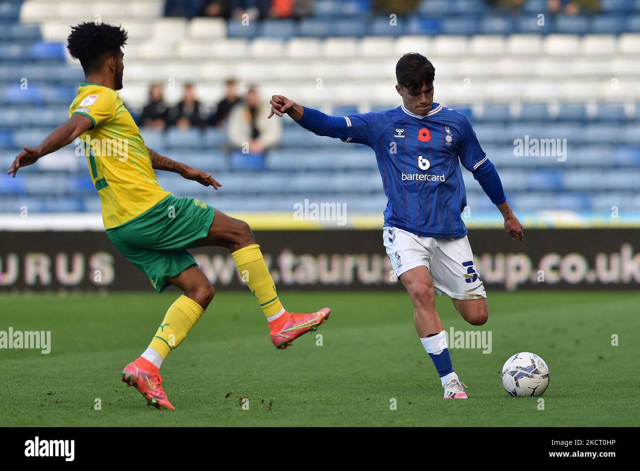 Benny Couto d'Oldham Athletic lors du match Sky Bet League 2 entre Oldham Athletic et Swindon Town à Boundary Park, Oldham, le samedi 30th octobre 2021. (Photo d'Eddie Garvey/MI News/NurPhoto) Banque D'Images