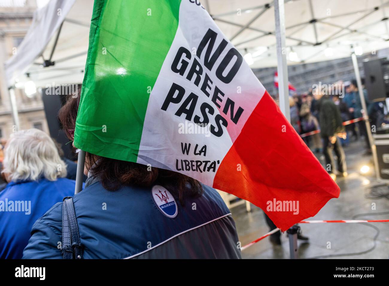 Les manifestants contre le green pass participent à une manifestation dans le centre-ville de Turin, en Italie, sur 30 octobre 2021. À partir de 15 octobre, tous les travailleurs en Italie doivent présenter le document de la passe verte, une preuve de vaccination ou un test négatif Covid-19 pour fonctionner. (Photo de Mauro Ujetto/NurPhoto) Banque D'Images