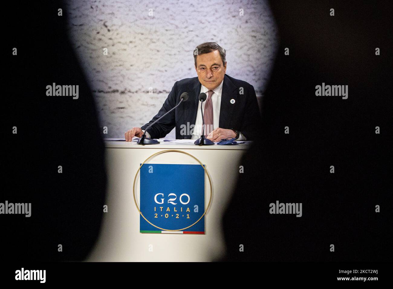 Mario Draghi, Premier ministre italien, donne une conférence de presse après le Sommet de G20 à Rome, en Italie. (Photo de Celestino Arce/NurPhoto) Banque D'Images
