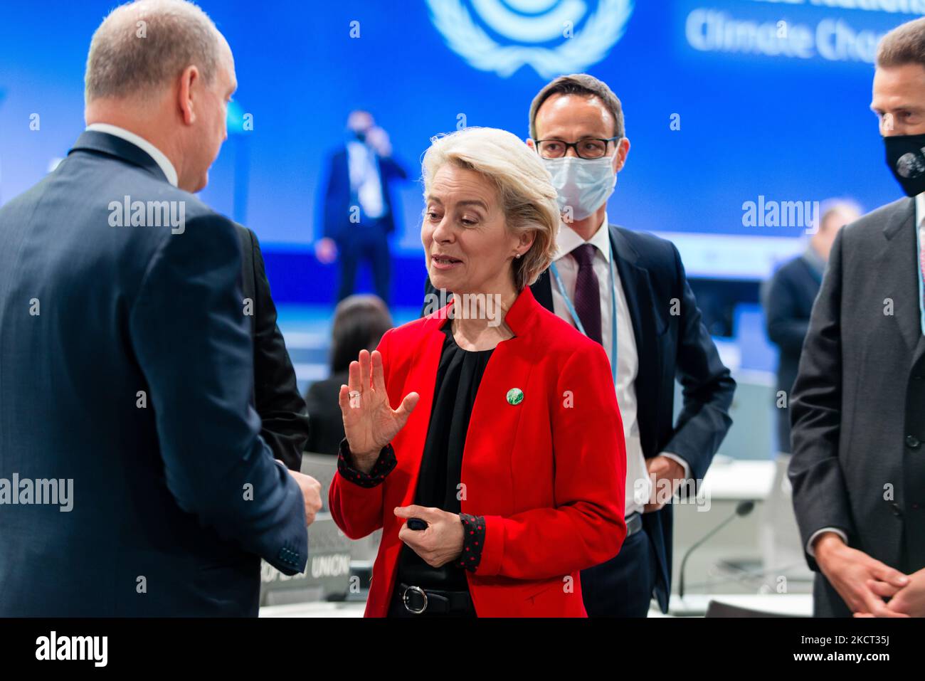 Le président de la Commission européenne, Ursula Van Der Leyen, assiste à la cérémonie d'ouverture de la Conférence des Nations Unies sur les changements climatiques COP26 à Glasgow, au Royaume-Uni, les 1 et 8 novembre 2021. COP26, de 31 octobre à 12 novembre à Glasgow, sera la plus grande conférence sur le climat depuis le sommet de Paris en 2015. Elle est considérée comme essentielle pour fixer des objectifs d'émissions mondiales afin de ralentir le réchauffement climatique et de raffermir d'autres engagements clés. (Photo de Maciek Musialek/NurPhoto) Banque D'Images