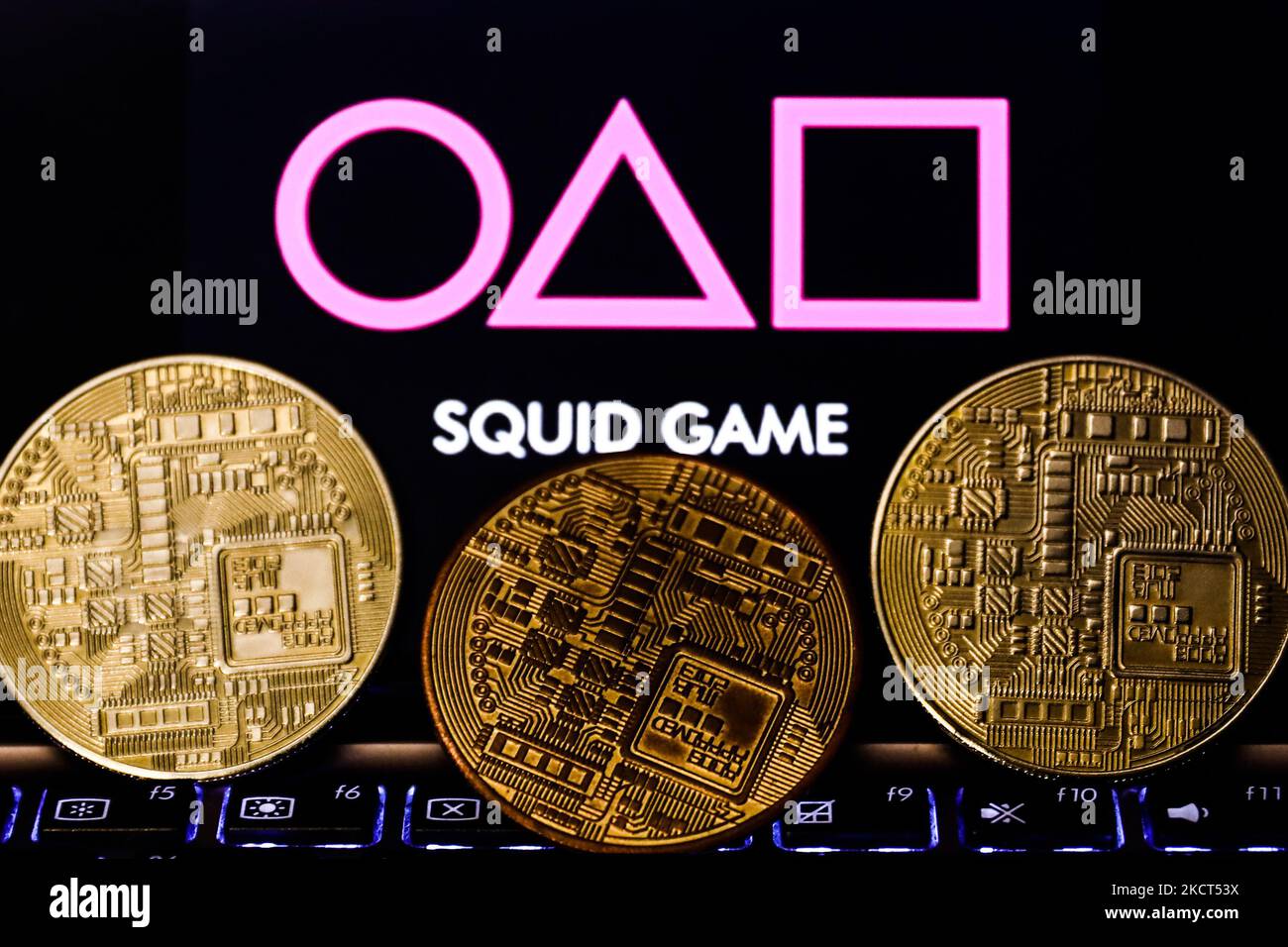 Dans cette illustration, un logo de la série de télévision Squid Game  diffusé en continu sur Netflix est visible sur un smartphone Photo Stock -  Alamy