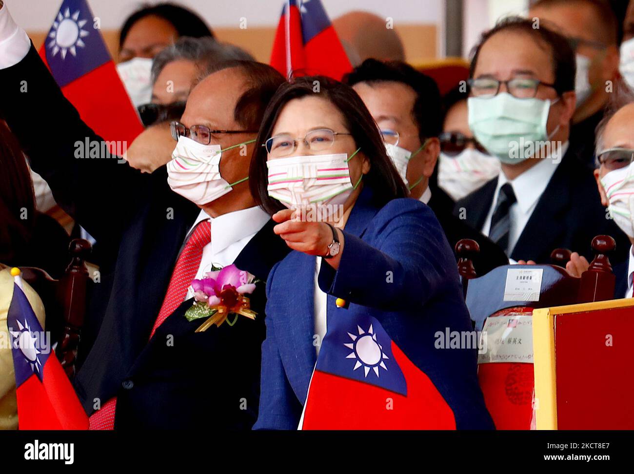 Le président de Taïwan Tsai Ing-wen lors d'une journée nationale, à la suite des menaces du président chinois Xi Jinpingâ€™visant Ã unifier lâ€™île autonome, Ã Taipei, Taïwan, le 10 octobre 2021. L'île autonome a construit de meilleures relations avec les États-Unis, le Royaume-Uni, l'Australie, l'Inde et d'autres pays européens, dont la France, la Lituanie, la République tchèque, la Pologne, l'Allemagne, La Pologne et la Slovaquie, qui sont confrontées à des menaces croissantes de la part de la Chine. (Photo de CEng Shou Yi/NurPhoto) Banque D'Images