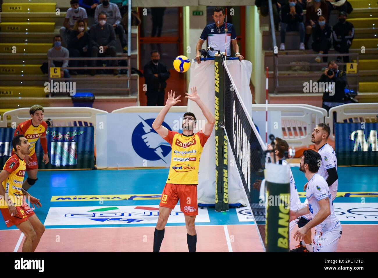 Flavio (Tonno Callipo Vibo Valentia) pendant le volley-ball Italien Serie A Men SuperLeague Championship Top Volley Cisterna vs Tonno Callipo Vibo Valentia sur 06 novembre 2021 au Palasport de Cisterna, Italie (photo de Bianca Simonetti/LiveMedia/NurPhoto) Banque D'Images