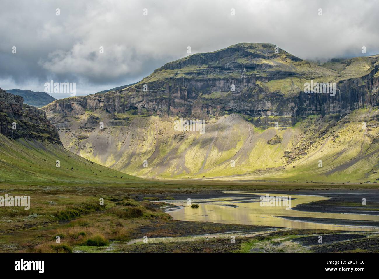 Paysage vu depuis le périphérique pendant l'été dans le sud de l'Islande Banque D'Images