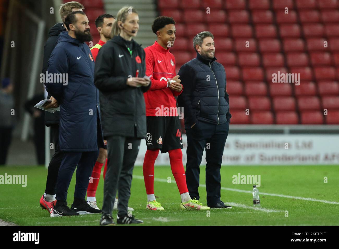 Lee Johnson, Directeur de Sunderland, vu lors du match de Trophée EFL entre Sunderland et Bradford City au Stade de Light, Sunderland, le mardi 9th novembre 2021. (Photo de will Matthews/MI News/NurPhoto) Banque D'Images