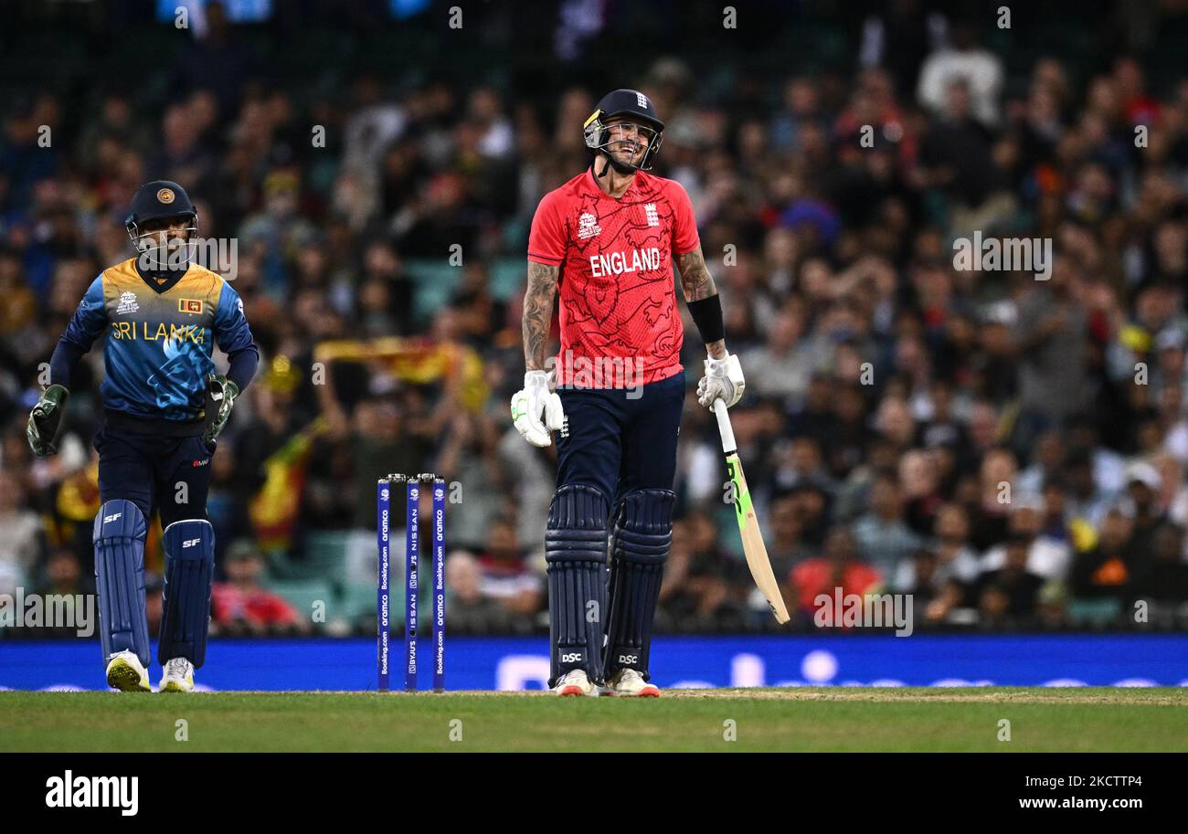 Alex Hales, de l'Angleterre, réagit après son congédiement lors du match de la coupe du monde de T20 au Sydney Cricket Ground, à Sydney. Date de la photo: Samedi 5 novembre 2022. Banque D'Images