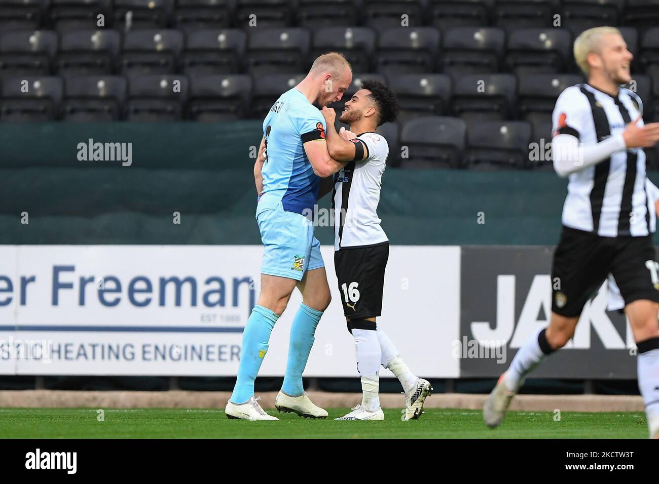 Alex Gudger de Solihull Moors place jusqu'à Dion Kelly-Evans du comté de Notts lors du match de la Ligue nationale de Vanarama entre le comté de Notts et Solihull Moors à Meadow Lane, Nottingham le samedi 13th novembre 2021. (Photo de Jon Hobley/MI News/NurPhoto) Banque D'Images