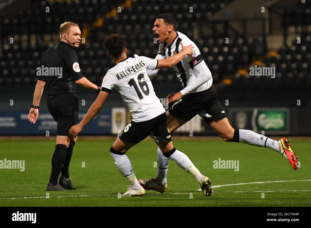 Kairo Mitchell, du comté de Notts, célèbre après avoir fait un but pour en faire 2-0 lors du match de la Vanarama National League entre le comté de Notts et Solihull Maures à Meadow Lane, Nottingham, le samedi 13th novembre 2021. (Photo de Jon Hobley/MI News/NurPhoto) Banque D'Images