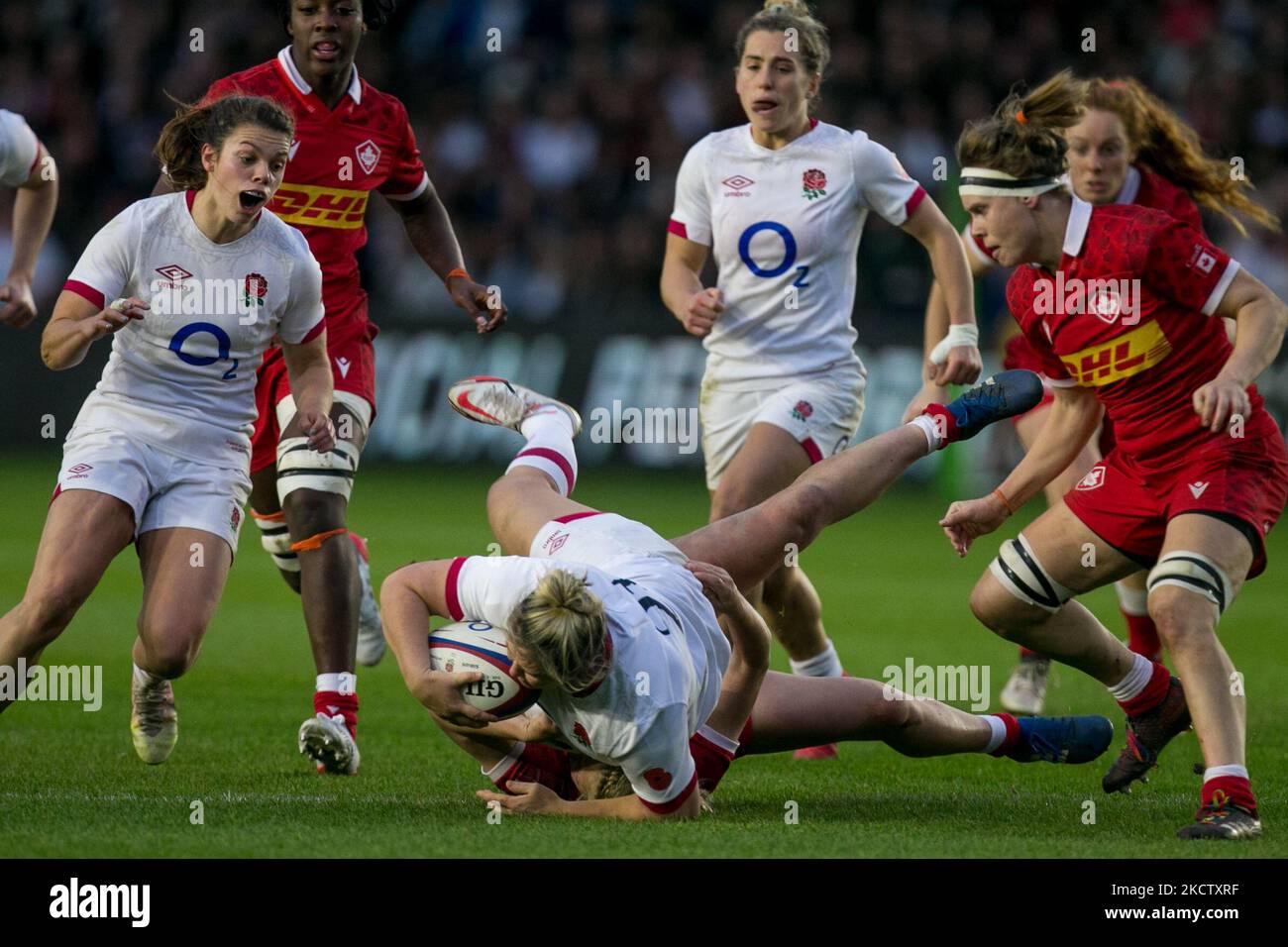 Marlie Packer, d'Angleterre, contrôle le ballon lors du match international entre les femmes d'Angleterre et du Canada au Stoop, Twickenham, le dimanche 14th novembre 2021. (Photo de Federico Maranesi/MI News/NurPhoto) Banque D'Images