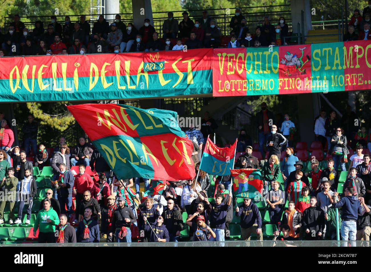 Fans de la Ternana pendant la Ligue italienne de championnat de football BKT Ternana Calcio vs COMME Cittadella sur 20 novembre 2021 au Stadio Libero Liberati à Terni, Italie (photo par Luca Marchetti/LiveMedia/NurPhoto) Banque D'Images