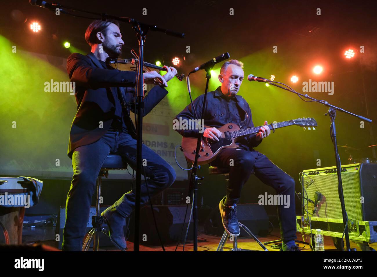 Mauro Durante et Justin Adams ont remporté le prix Fusion aux Songlines Music Awards 2022. Scala, Londres, Royaume-Uni. 2 novembre 2022 Banque D'Images