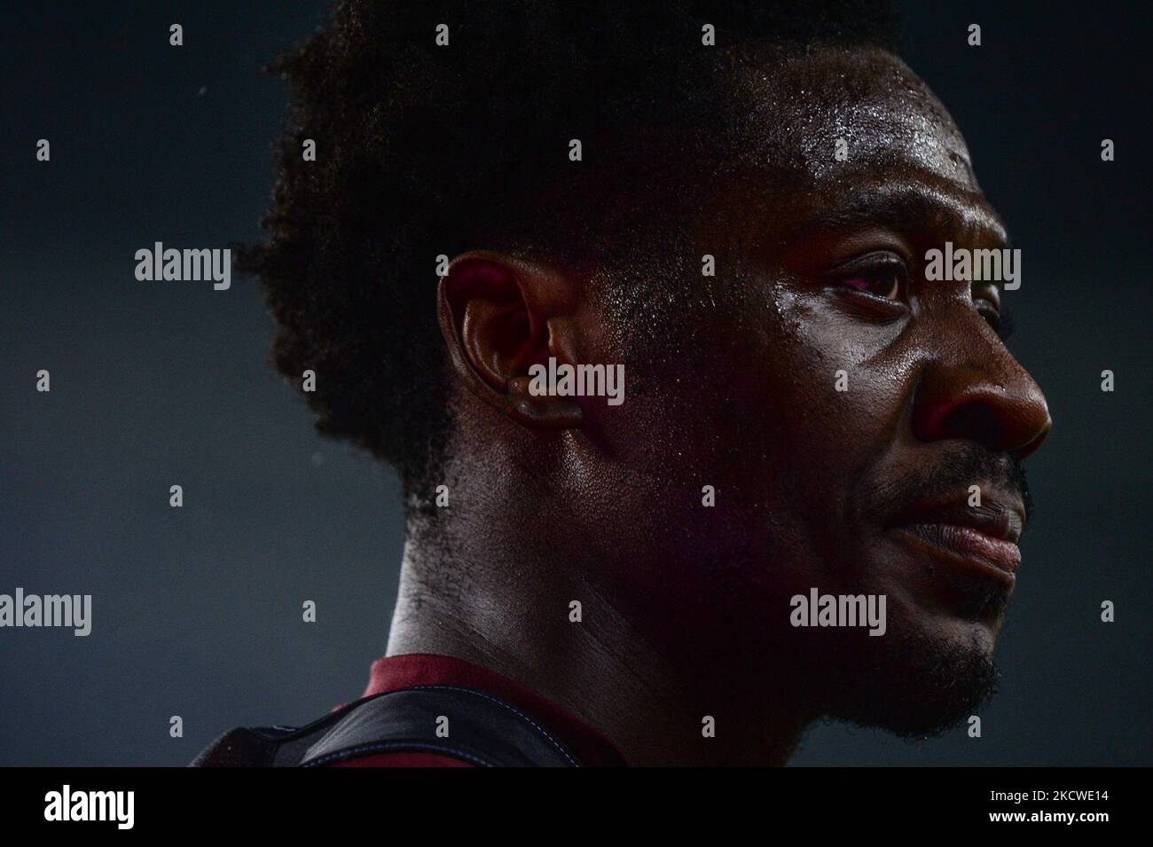 Ola Aina de Torino FC regarde pendant la série Un match entre Torino FC et Udinese Calcio au Stadio Olimpico Grande Torino, Itay le 22 novembre 2021 (photo par Alberto Gandolfo/NurPhoto) Banque D'Images