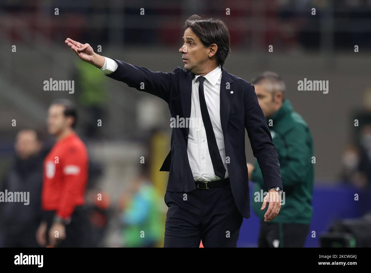 Simone Inzaghi (FC Internazionale) lors du match de football de l'UEFA Champions League Inter - FC Internazionale vs Shakhtar Donetsk le 24 novembre 2021 au stade Giuseppe Meazza - San Siro à Milan, Italie (photo de Francesco Scaccianoce/LiveMedia/NurPhoto) Banque D'Images