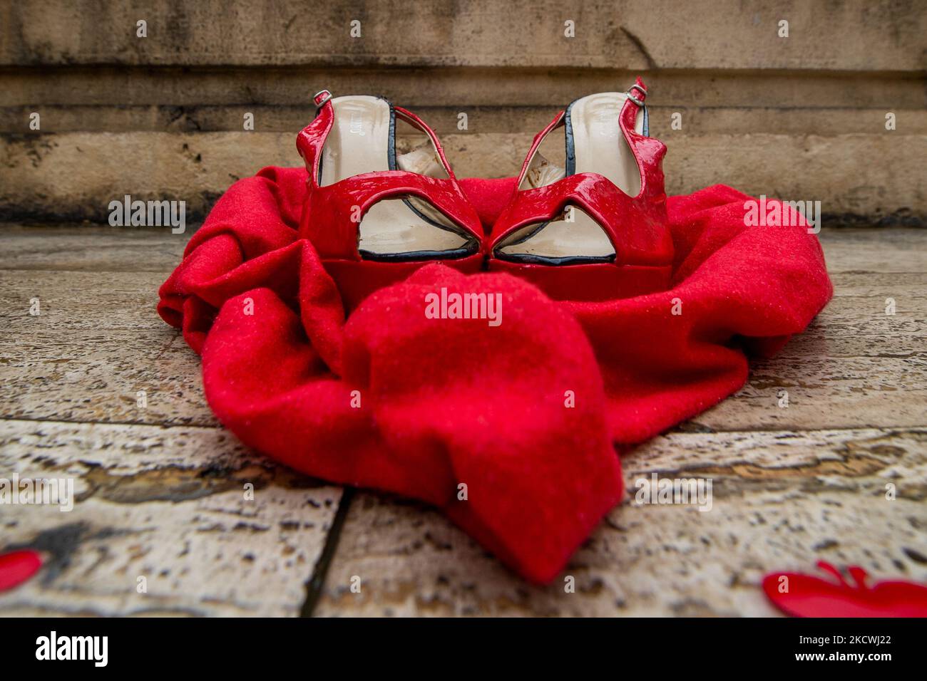 La chaussure rouge, symbole de cette Journée internationale pour l