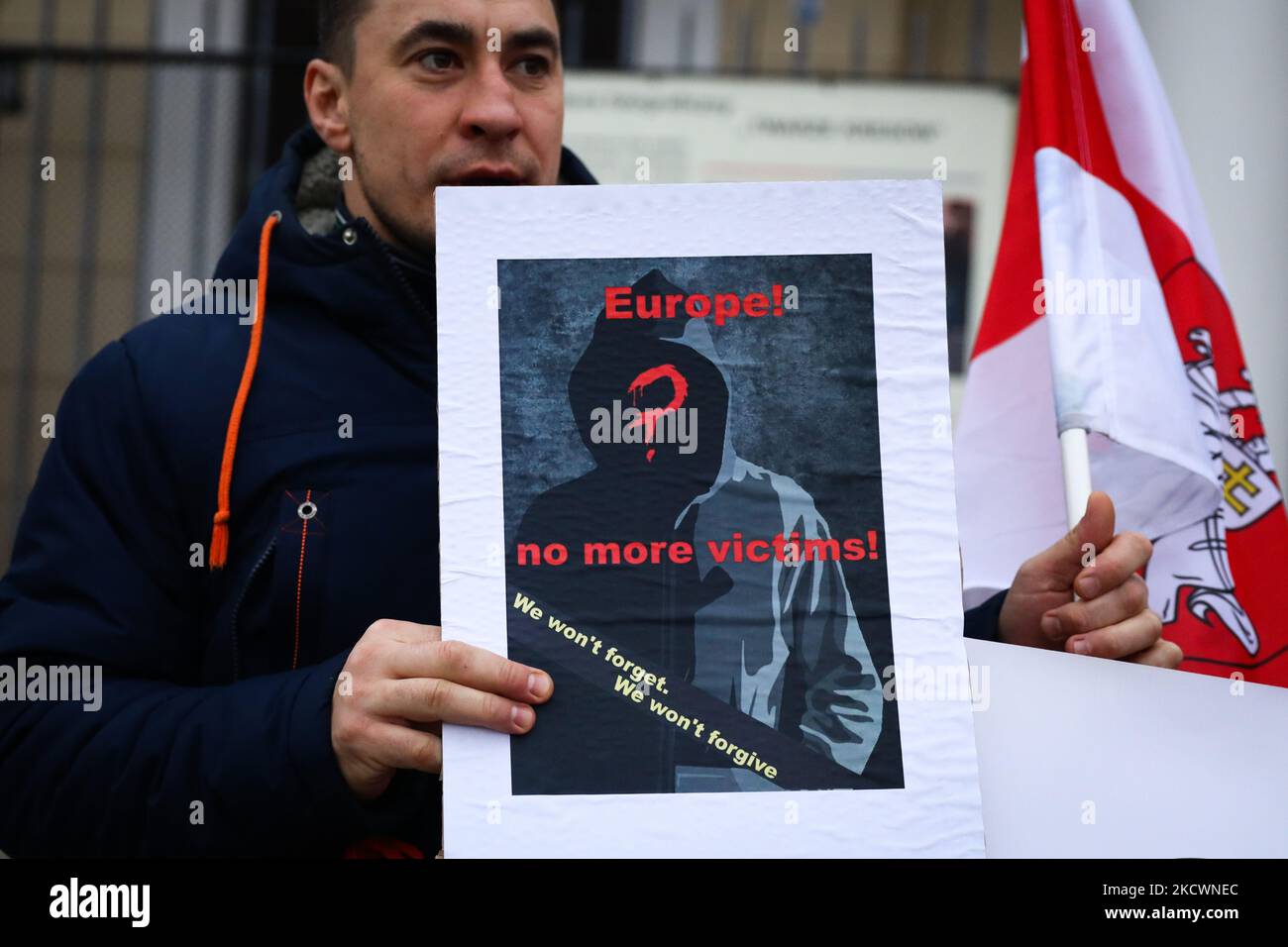 Des membres de la diaspora bélaruisienne et des partisans manifestent contre la guerre hybride initiée par le régime d'Alexandre Loukachenko en utilisant les migrants comme une « arme vivante » sur la frontière entre le Polis et le Bélarus. Bialystok, Pologne sur 21 novembre 2021. (Photo de Beata Zawrzel/NurPhoto) Banque D'Images