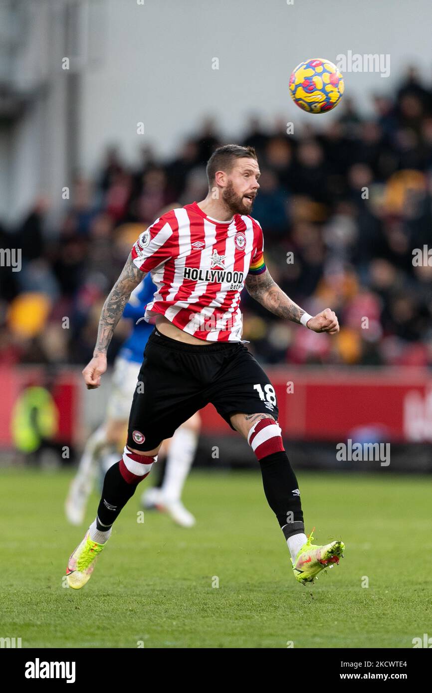 Pontus Jansson de Brentford avec un haut de page lors du match de la Premier League entre Brentford et Everton au stade communautaire de Brentford, Brentford, le dimanche 28th novembre 2021. (Photo de Juan Gasperini/MI News/NurPhoto) Banque D'Images