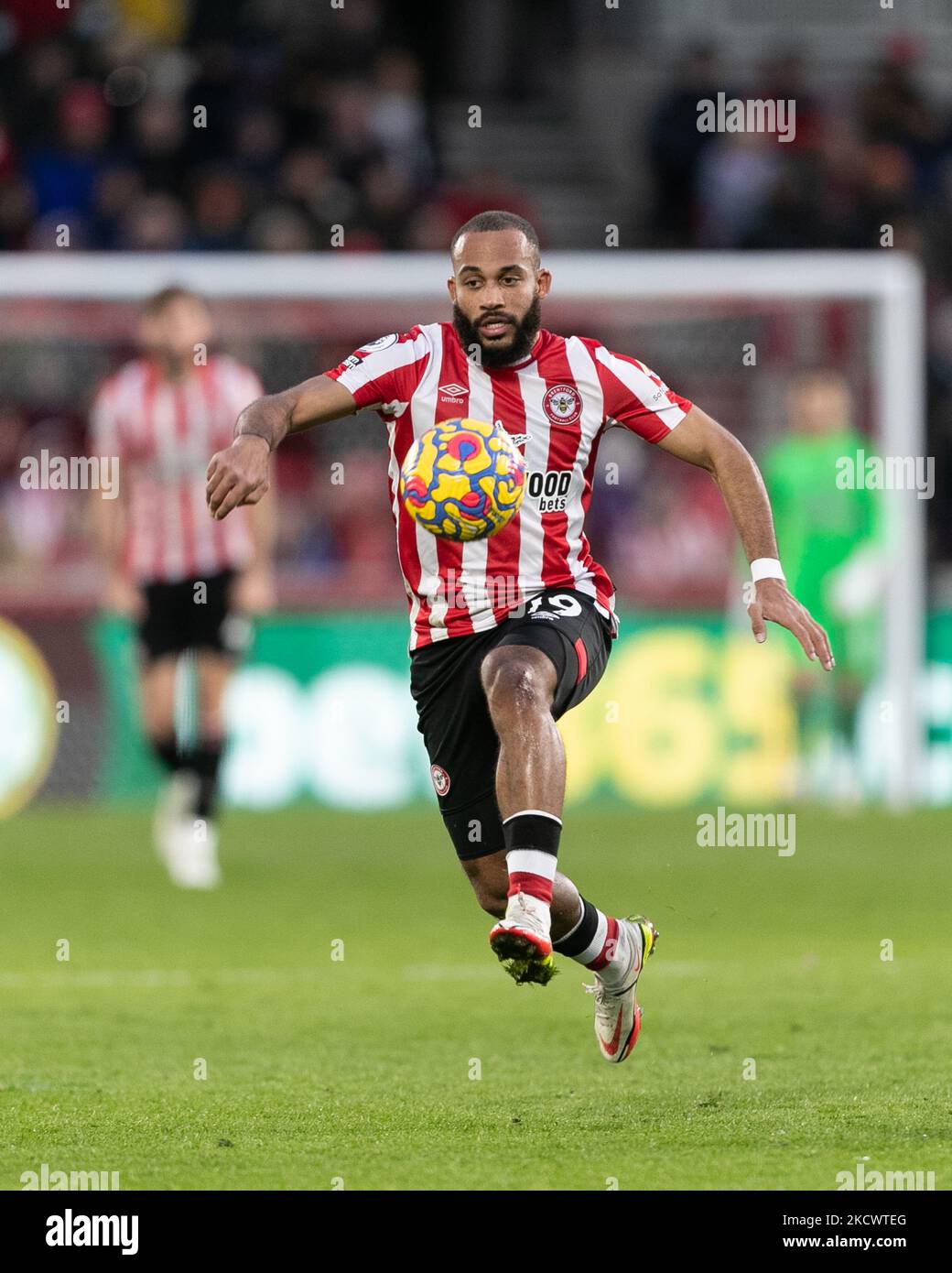 Bryan Mbeumo, de Brentford, contrôle le ballon lors du match de la Premier League entre Brentford et Everton au Brentford Community Stadium, à Brentford, le dimanche 28th novembre 2021. (Photo de Juan Gasperini/MI News/NurPhoto) Banque D'Images