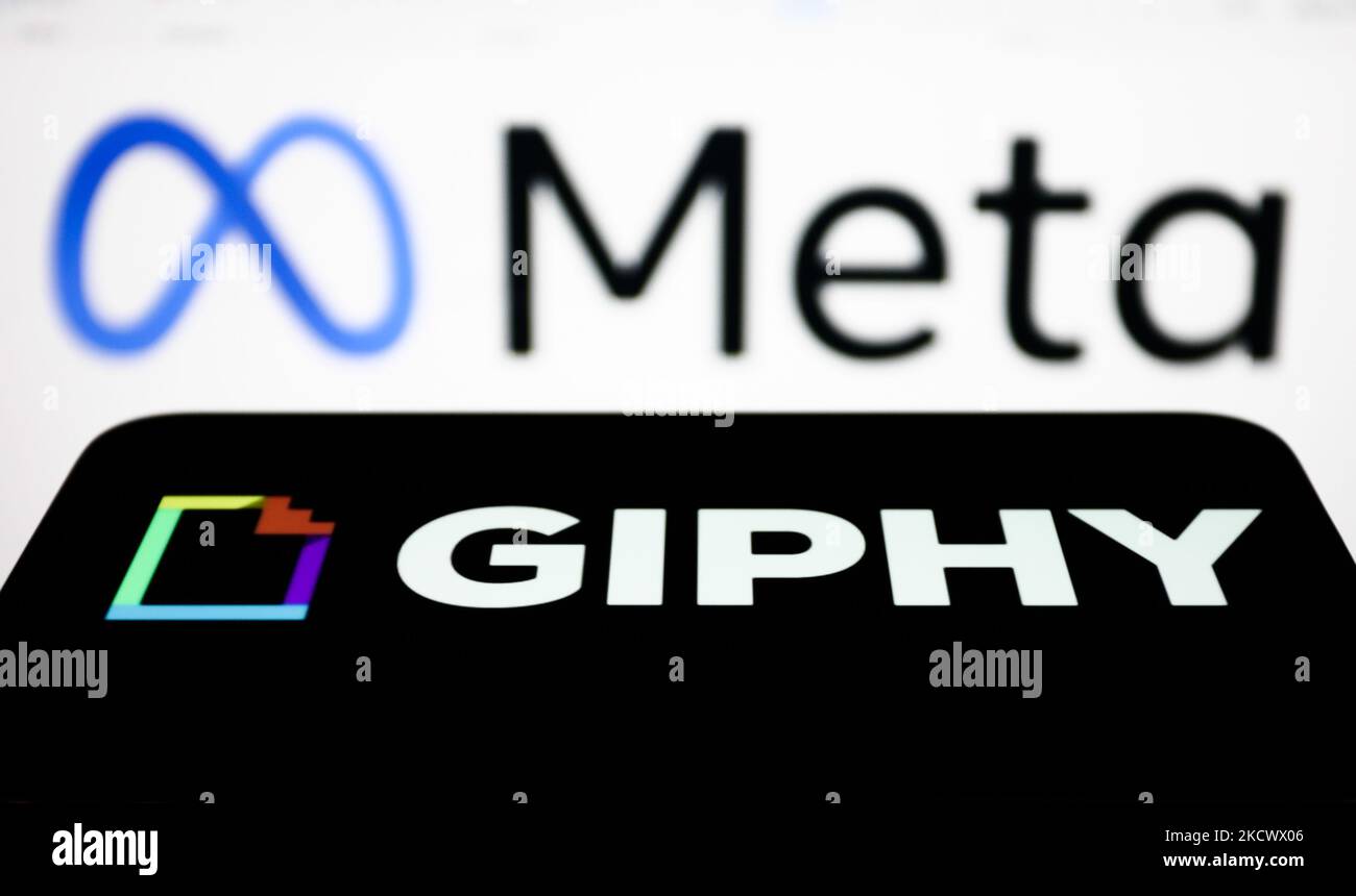 Le logo Giphy affiché sur un écran de téléphone et le logo Meta affiché sur un écran d'ordinateur portable sont visibles dans cette photo prise à Cracovie, Pologne sur 29 novembre 2021 (photo de Jakub Porzycki/NurPhoto) Banque D'Images