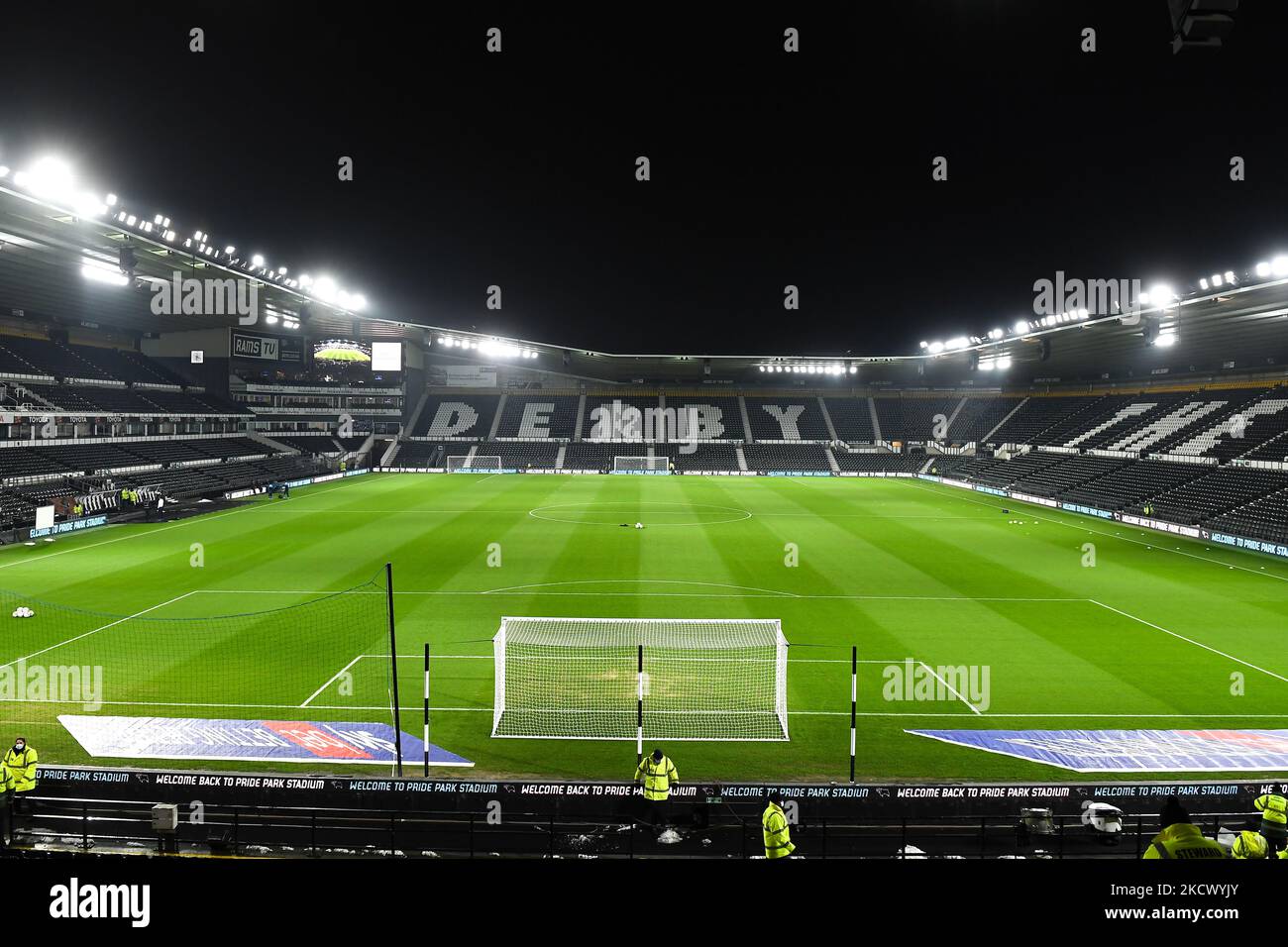 Vue générale à l'intérieur du Pride Park Stadium avant le lancement du match du championnat de Sky Bet entre le comté de Derby et les Queens Park Rangers au Pride Park, Derby, le lundi 29th novembre 2021. (Photo de Jon Hobley/MI News/NurPhoto) Banque D'Images