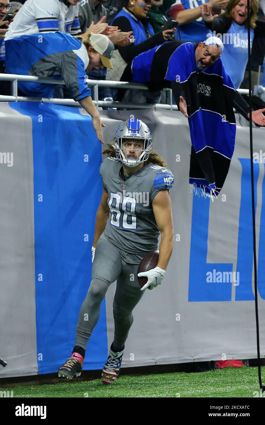 Detroit Lions Tight End T.J. Hockenson (88) célèbre son touchdown lors de la première moitié d'un match de football de la NFL contre les Vikings du Minnesota à Detroit, Michigan, États-Unis, le dimanche, 5 décembre 2021. (Photo de Jorge Lemus/NurPhoto) Banque D'Images Detroit Lions Tight End T.J. Hockenson (88) célèbre son touchdown lors de la première moitié d'un match de football de la NFL contre les Vikings du Minnesota à Detroit, Michigan, États-Unis, le dimanche, 5 décembre 2021. (Photo de Jorge Lemus/NurPhoto) Banque D'Images