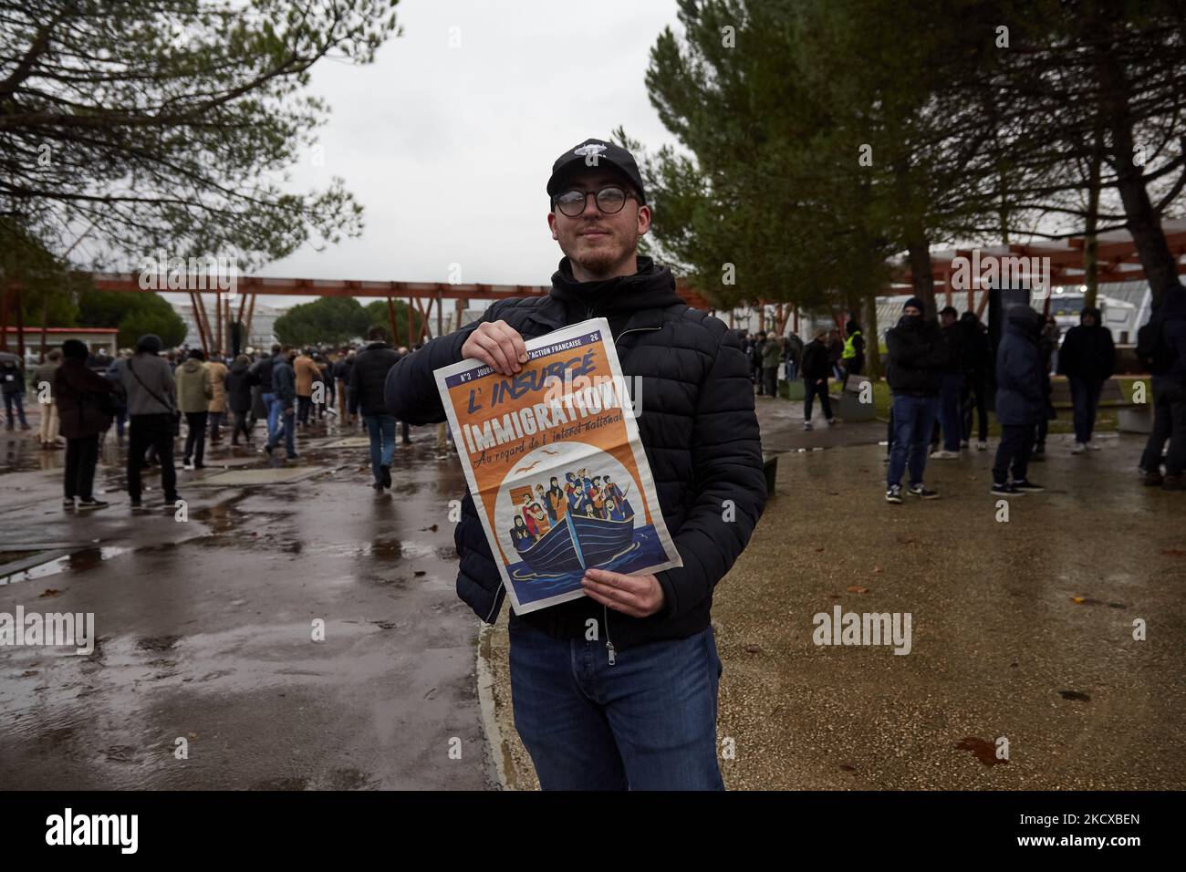 Les gens se sont réunis pour entendre le nouveau candidat présidentiel Eric Zemmour lors de sa rencontre à Villepinte, près de Paris, sur 5 décembre 2021 . (Photo par Adnan Farzat/NurPhoto) Banque D'Images