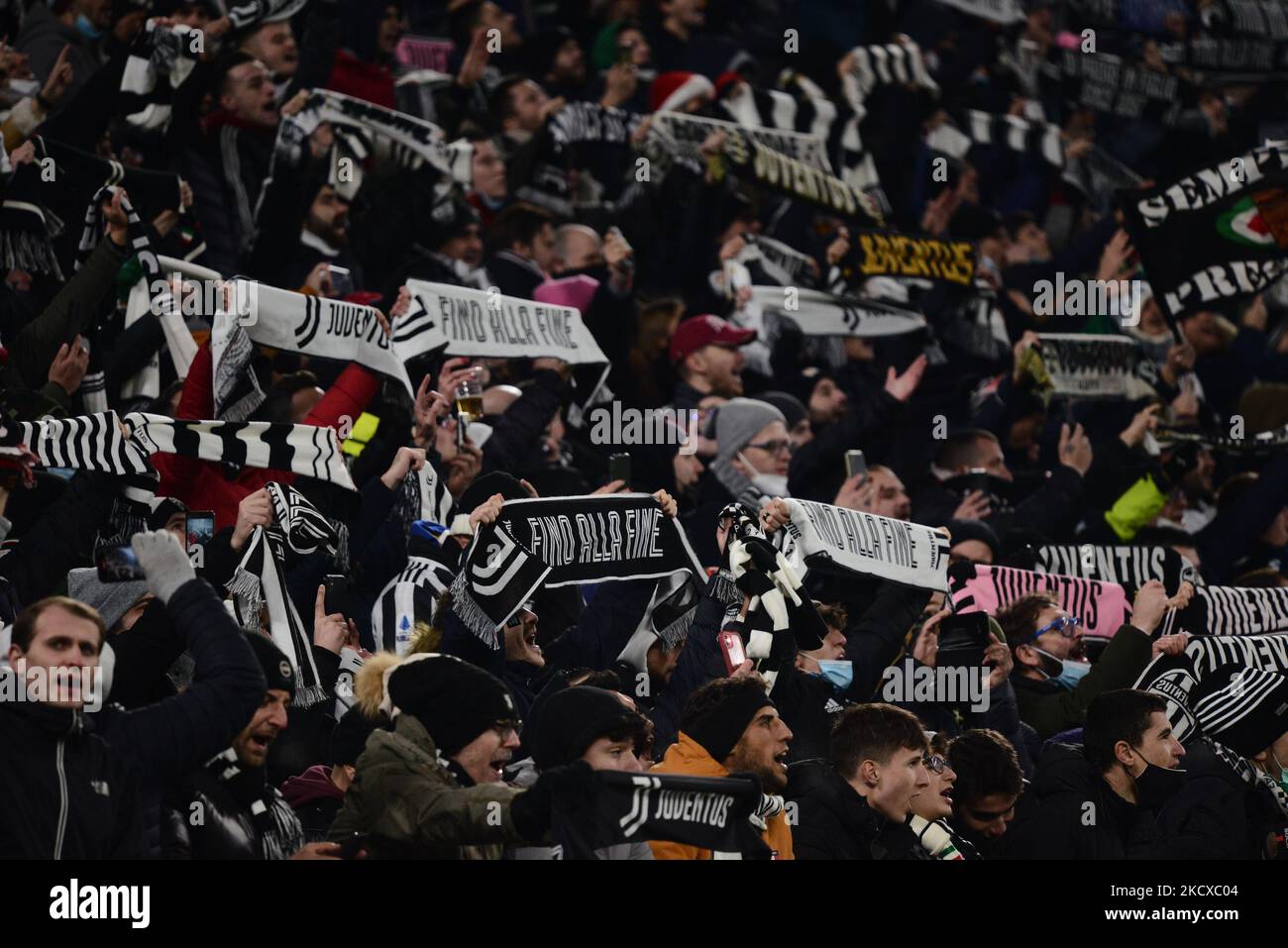 Juventus Supporters pendant la série Un match entre Juventus FC et Genova CFC au stade Allianz, à Turin, Italie, le 5 décembre 2021 (photo d'Alberto Gandolfo/NurPhoto) Banque D'Images