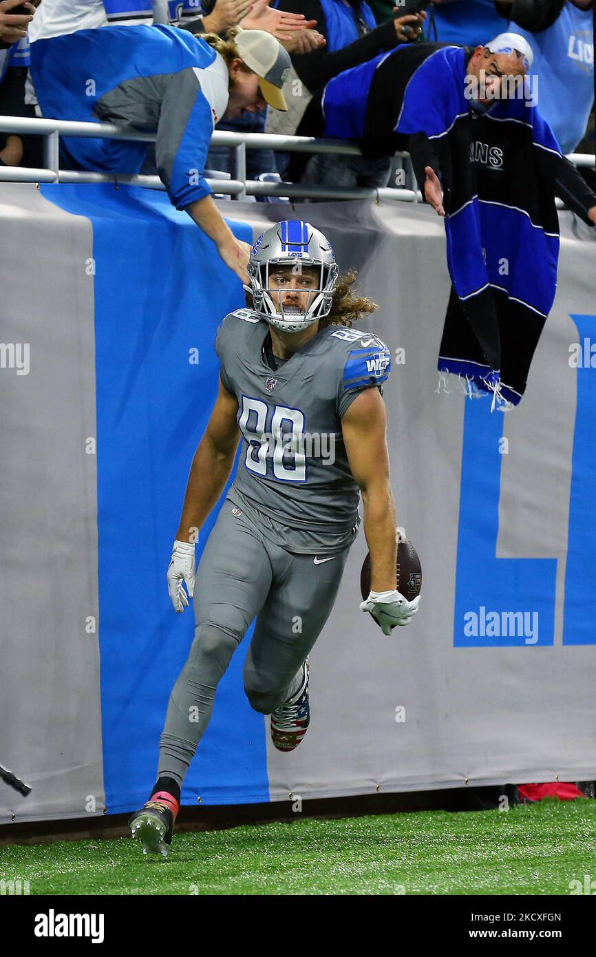 Darren Fells (80) célèbre son toucher lors de la première partie d'un match de football de la NFL contre les Minnesota Vikings à Detroit, Michigan, États-Unis, dimanche, 5 décembre 2021. (Photo de Jorge Lemus/NurPhoto) Banque D'Images Darren Fells (80) célèbre son toucher lors de la première partie d'un match de football de la NFL contre les Minnesota Vikings à Detroit, Michigan, États-Unis, dimanche, 5 décembre 2021. (Photo de Jorge Lemus/NurPhoto) Banque D'Images