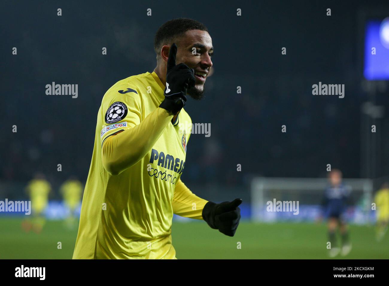 Arnaut Danjuma (Villarreal CF) célèbre après avoir marquant le premier but de ses proches lors du match de football de la Ligue des champions de l'UEFA Atalanta BC vs Villarreal sur 09 décembre 2021 au stade Gewiss de Bergame, Italie (photo de Francesco Scaccianoce/LiveMedia/NurPhoto) Banque D'Images