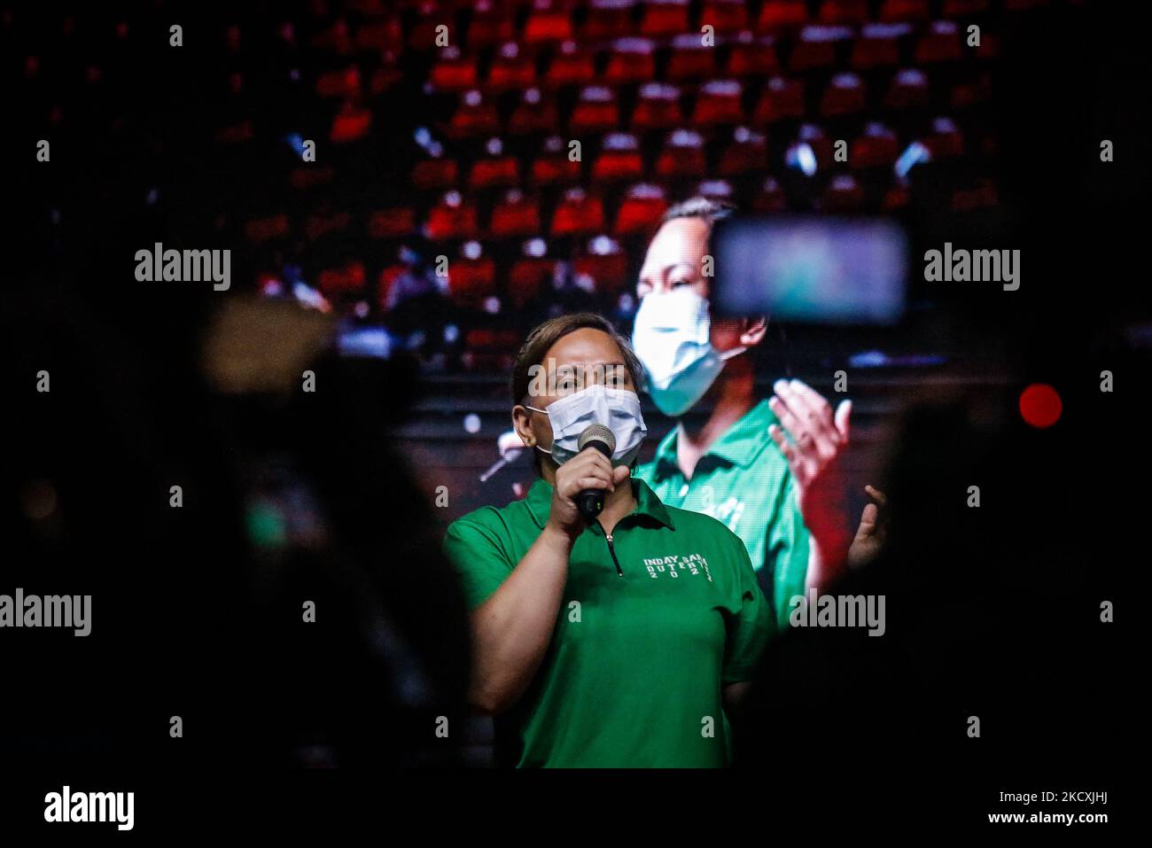 L'aspirant présidentiel Ferdinand Marcos Jr. Et l'aspirant vice-présidentiel Sara Duterte parlent de leur rassemblement politique dans la province de Rizal, aux Philippines, sur 11 décembre 2021. Bong Bong Marcos, le seul fils du défunt dictateur, se présente à la présidence aux élections Philippines de 2022. Après avoir perdu la course à la vice-présidence contre le vice-président Leni Robredo lors des élections de 2016, Marcos Jr. Tente de se présenter à la plus haute position aux Philippines avec son aspirant vice-président, Sara Duterte-Carpio. Maire de Davao et fille du président philippin Rodrigo Duterte. (Photo par Ryan Eduard Benaid/Nur Banque D'Images