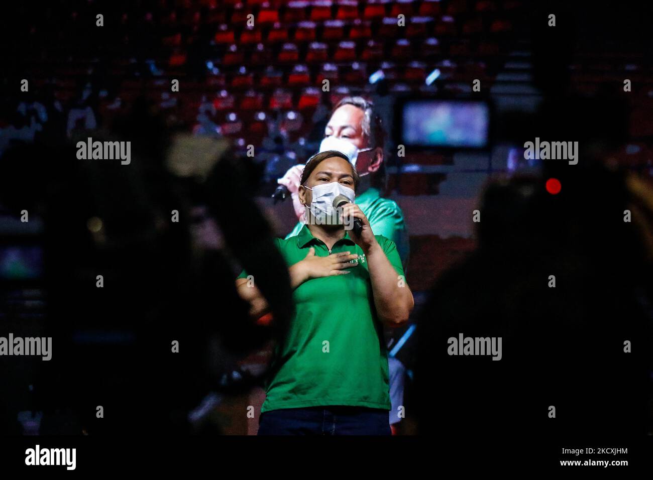 L'aspirant présidentiel Ferdinand Marcos Jr. Et l'aspirant vice-présidentiel Sara Duterte parlent de leur rassemblement politique dans la province de Rizal, aux Philippines, sur 11 décembre 2021. Bong Bong Marcos, le seul fils du défunt dictateur, se présente à la présidence aux élections Philippines de 2022. Après avoir perdu la course à la vice-présidence contre le vice-président Leni Robredo lors des élections de 2016, Marcos Jr. Tente de se présenter à la plus haute position aux Philippines avec son aspirant vice-président, Sara Duterte-Carpio. Maire de Davao et fille du président philippin Rodrigo Duterte. (Photo par Ryan Eduard Benaid/Nur Banque D'Images