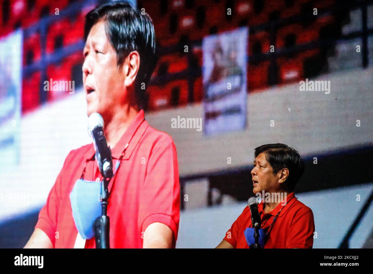L'aspirant présidentiel Ferdinand Marcos Jr. Et l'aspirant vice-présidentiel Sara Duterte parlent de leur rassemblement politique dans la province de Rizal, aux Philippines, sur 11 décembre 2021. Bong Bong Marcos, le seul fils du défunt dictateur, se présente à la présidence aux élections Philippines de 2022. Après avoir perdu la course à la vice-présidence contre le vice-président Leni Robredo lors des élections de 2016, Marcos Jr. Tente de se présenter à la plus haute position aux Philippines avec son aspirant vice-président, Sara Duterte-Carpio. Maire de Davao et fille du président philippin Rodrigo Duterte. (Photo par Ryan Eduard Benaid/Nur Banque D'Images