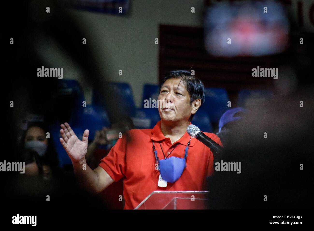 L'aspirant présidentiel Ferdinand Marcos Jr. Et l'aspirant vice-présidentiel Sara Duterte parlent de leur rassemblement politique dans la province de Rizal, aux Philippines, sur 11 décembre 2021. Bong Bong Marcos, le seul fils du défunt dictateur, se présente à la présidence aux élections Philippines de 2022. Après avoir perdu la course à la vice-présidence contre le vice-président Leni Robredo lors des élections de 2016, Marcos Jr. Tente de se présenter à la plus haute position aux Philippines avec son aspirant vice-président, Sara Duterte-Carpio. Maire de Davao et fille du président philippin Rodrigo Duterte. (Photo par Ryan Eduard Benaid/Nur Banque D'Images
