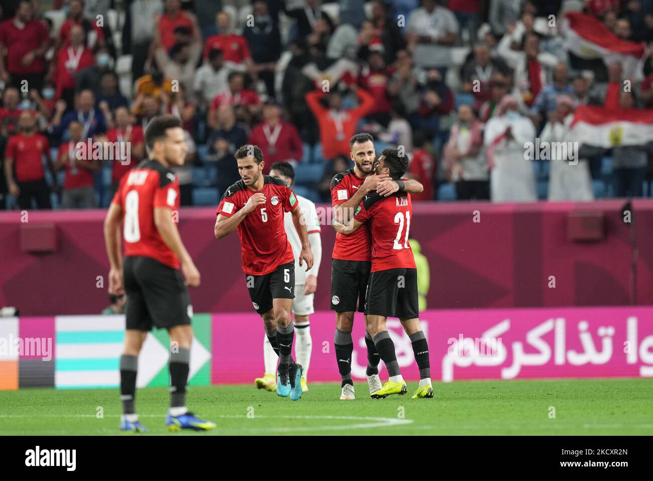 L'équipe égyptienne fête après la coupe arabe de la FIFA, Qatar 2021 quart de finale entre l'Égypte et la Jordanie au stade Al Janoub sur 11 décembre 2021 à Al Wakrah, Qatar. (Photo par Ayman Aref/NurPhoto) Banque D'Images