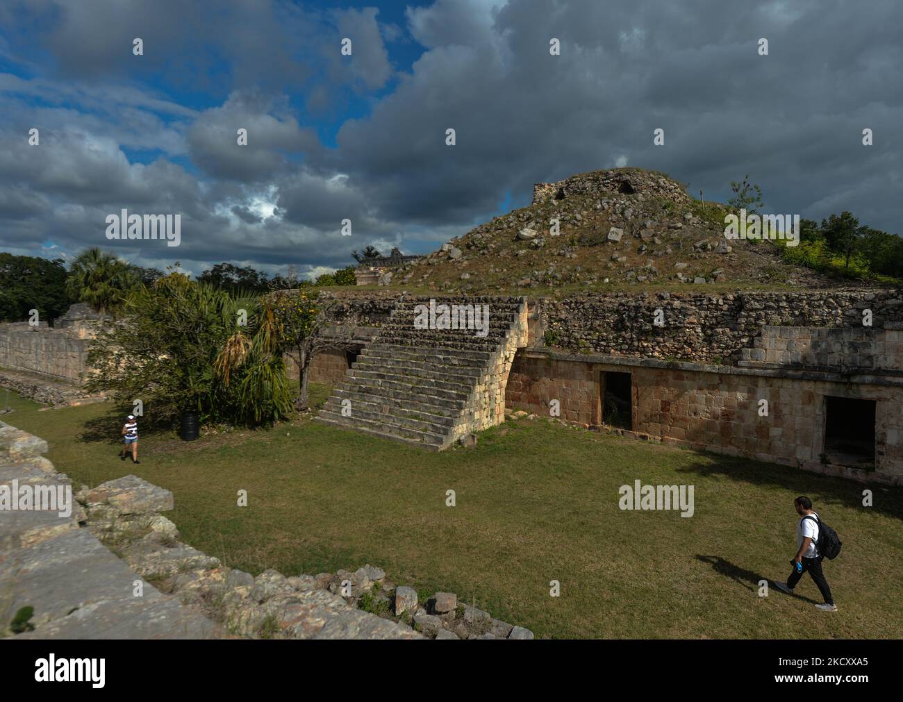 Le site archéologique de Kabah Maya, dans la région de Puuc, dans l'ouest du Yucatan, est la deuxième plus grande ruine de la région de Puuc après Uxmal. Jeudi, 02 décembre 2021, à Uxmal, Yucatan, Mexique. (Photo par Artur Widak/NurPhoto) Banque D'Images