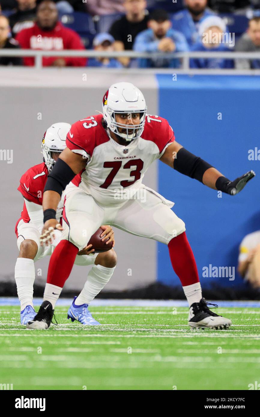 Les Arizona Cardinals garde Max Garcia (73) garde le quarterback des Arizona Cardinals Kyler Murray (1) alors qu'il se prépare à lancer le ballon lors d'un match de football de la NFL entre les Lions de Detroit et les Arizona Cardinals à Detroit, Michigan, États-Unis, dimanche, 19 décembre 2021. (Photo par Amy Lemus/NurPhoto) Banque D'Images