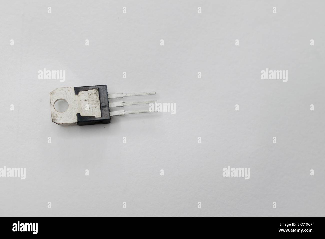 Un thyristor est un semi-conducteur à quatre couches, composé de matériaux alternés de type P et de type N. Un thyristor en a généralement trois Banque D'Images
