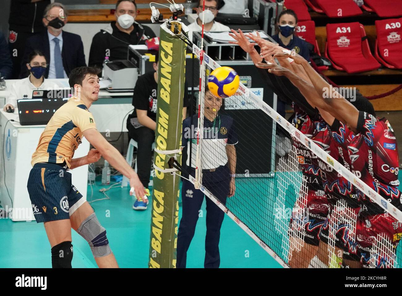 Magalini giulio (n.3 varona volley) pendant le Volleyball Italien Serie A Men SuperLeague Championship Sir Safety Conad Pérouse vs Volley Verona sur 29 décembre 2021 au PalaBarton à Pérouse, Italie (photo par Loris Cerquiglini/LiveMedia/NurPhoto) Banque D'Images