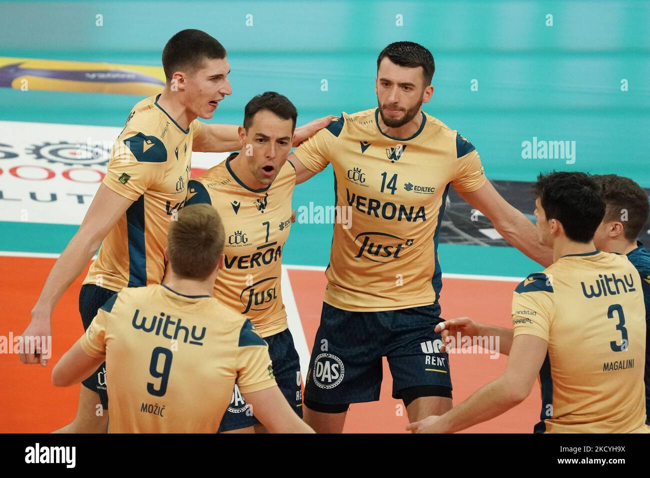 verona volley esulta pendant le Volleyball Italien Serie A Men SuperLeague Championship Sir Safety Conad Pérouse vs Volley Vérone sur 29 décembre 2021 au PalaBarton à Pérouse, Italie (photo par Loris Cerquiglini/LiveMedia/NurPhoto) Banque D'Images